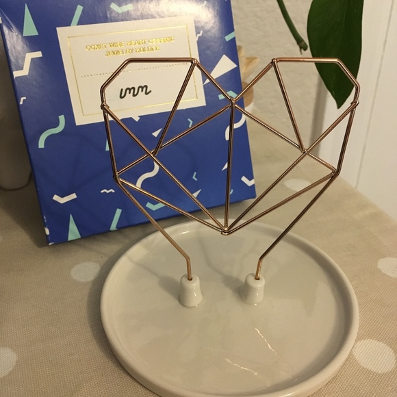 Wire Heart Ceramic Jewelry Holder - Picture 7 of 8